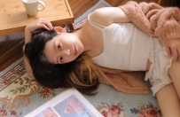 长发美女白丝美腿欣长水润图片